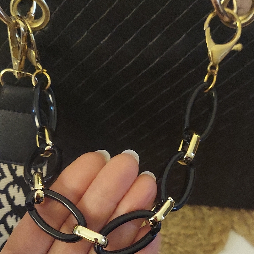 DIOR Authentic GWP Bagcharm With Elegant Black Quilted Handbag - Picture 3 of 5